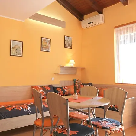 Studio Orange & Sunny شقة *